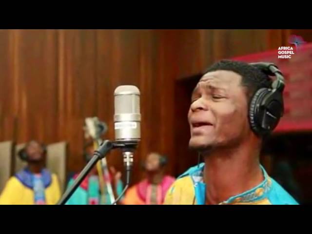 Joe Praize feat. Soweto Gospel Choir - Mighty God [Africa Gospel Music] class=