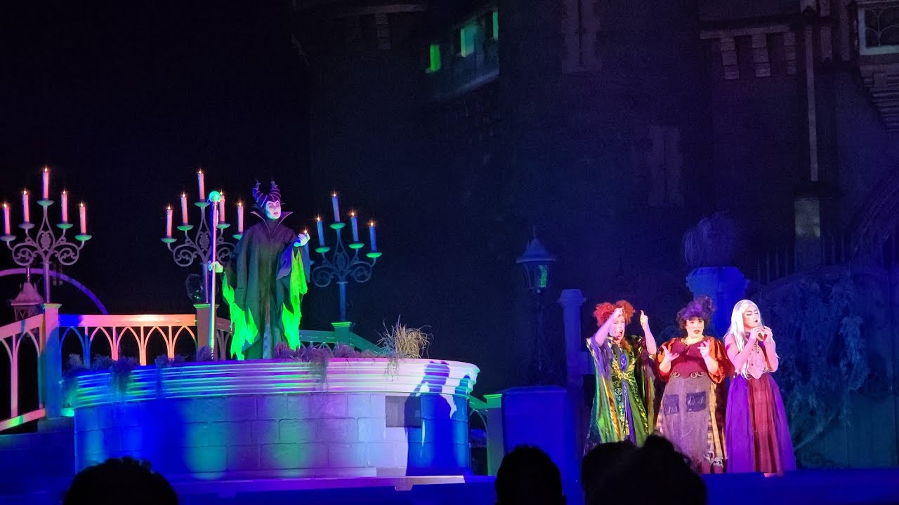 Hocus Pocus Villain Spelltacular - YouTube
