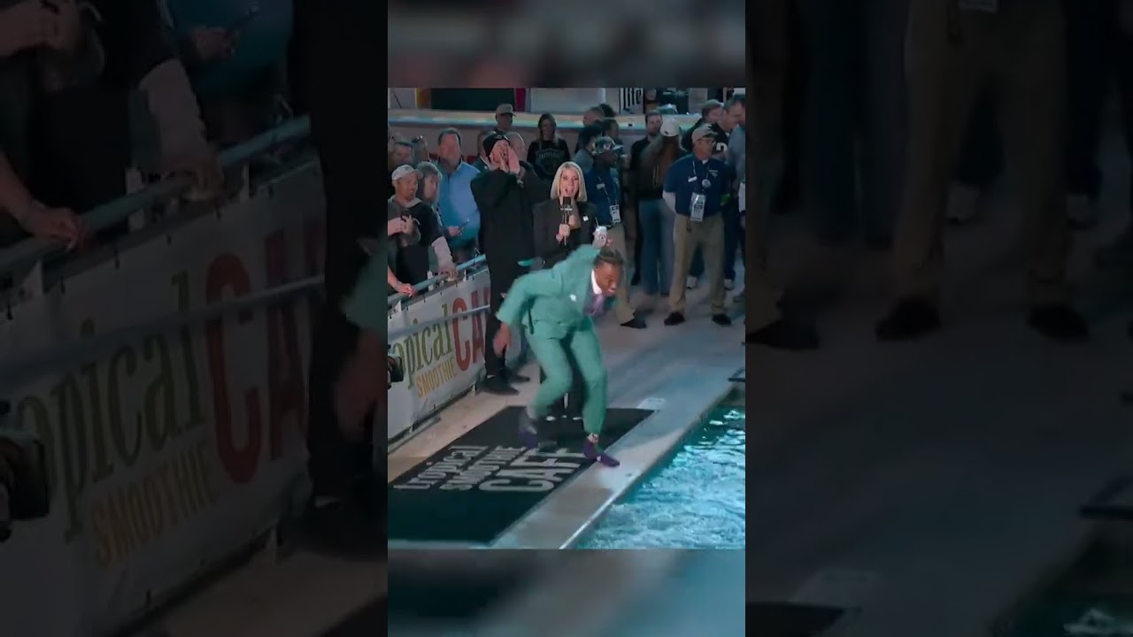 RGIII goes for a dip 🌊😂 