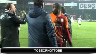 Sergen Yalçın Galatasaraylı Eboue'yi azarlıyor. \