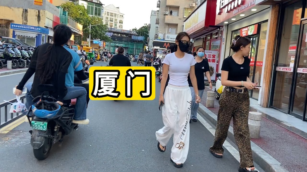 Фотография деревни Суньцо в районе Цзимэй города Сямэнь, провинция Фуцзянь. Рядом с колледжем Чэн...