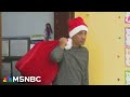 See Barack Obama surprise kids as &quot;Skinny Santa” in Chicago