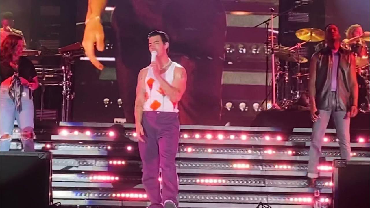 Jonas Brothers with DNCE Toothbrush (2) (Live) (August 28th, 2021
