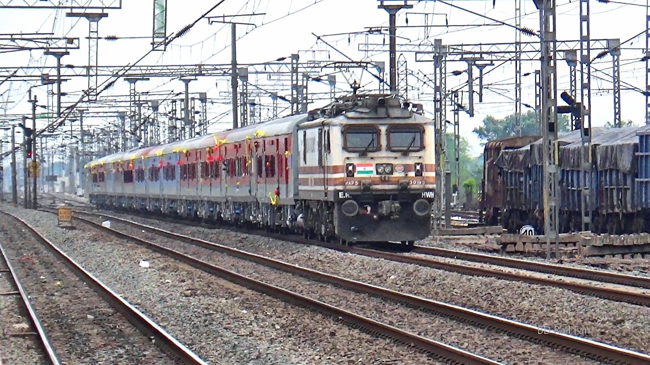 Shaheed Express Train Shahid Express Train's 1st run || 130kmph with LHB Rake Howrah to ...