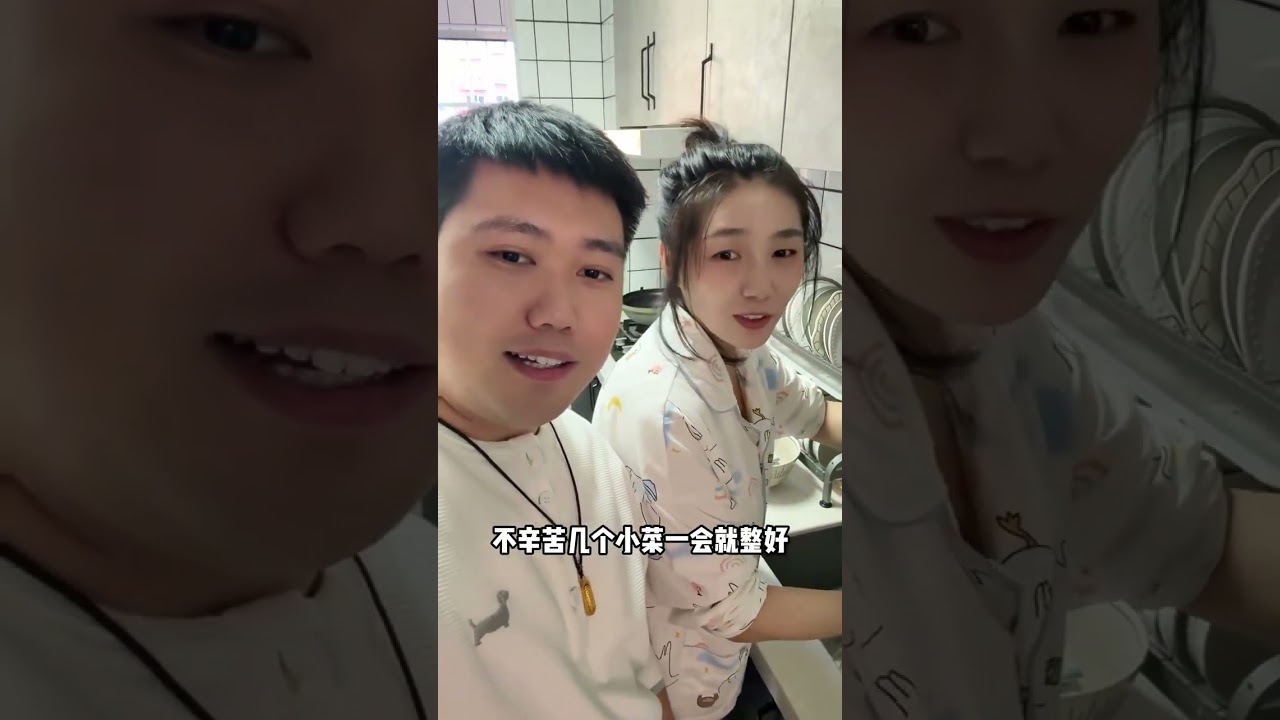 小满爷爷奶奶来北京了，爷爷第一次见大孙儿见面就掏出准备好的红包给小满！