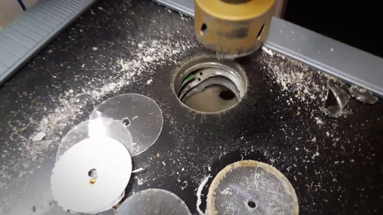 Wir durchbohren einen Flatscreen-Monitor, LET'S TRY IT! (LCD screen drill through)