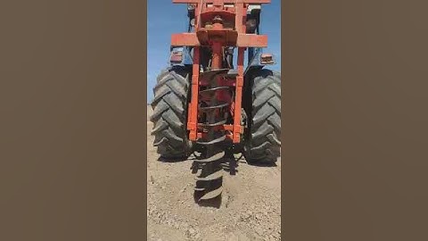 Khoan Lỗ Chôn Cột Móng Thi Công Điện Mặt Trời (Drilling solar piles)