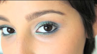 Maquiagem Para o Verao!
Ola meninas! Neste video estarei mostrando a voces como fazer esta maquiagem azul e verde para o verao! Foi o meu primeiro video falando em portugues entao nao reparem muito o meu sotaque... Rsss
Espero que voces gostem!
***LINKS***
Blog- www.chicbykarina.com (Check out my blog for more fashion tips!)
Instagram- @chicbykarina
Twitter- @chicbykarina
Stay Chic ☺ Maquiagem Para o Verao!