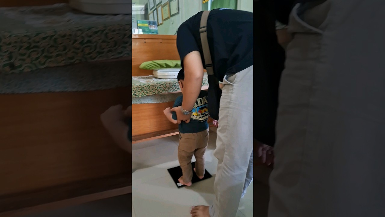 atar lagi nimbang berat badan