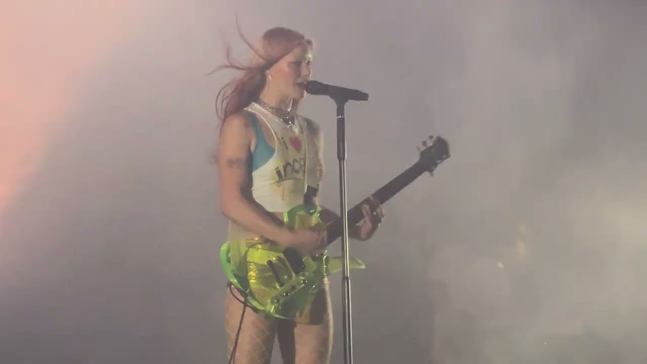 Wet Leg - Pillow Talk (Toronto 2025)