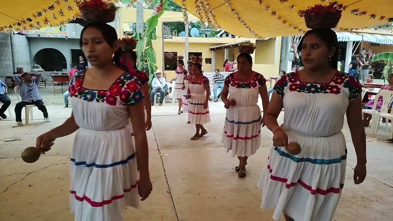 inditas santa Cecilia de xiquila hgo. 7713567244. con Don albino García.