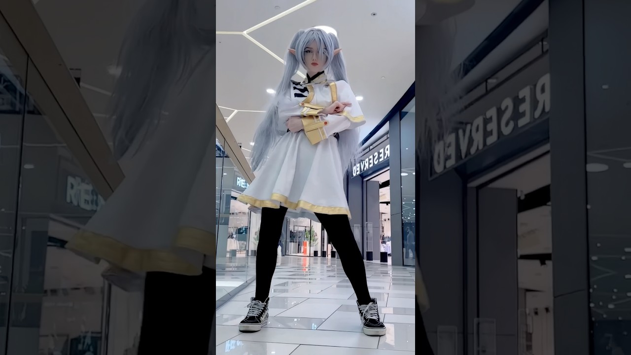 Frieren at the mall #cosplay #anime #cosplayer #frieren #frierenbeyondjourneysend