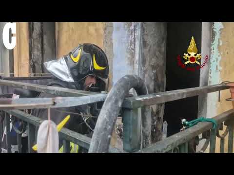 Incendio in un appartamento a Loreto, evacuato il proprietario: muore un cane