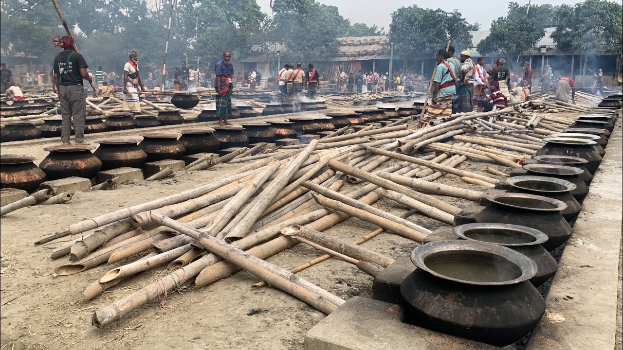 ফরিদপুরের যেখানে একযোগে দুই হাজার চুলায় রান্না হচ্ছে লাখো মানুষের খাবার।