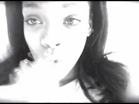 Rihanna Smoking Weed - 420 Video