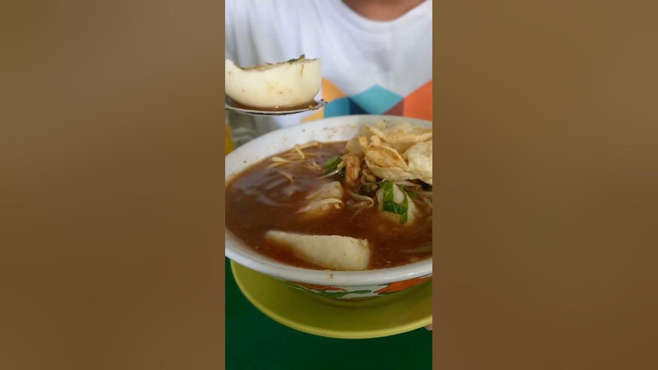 Soto Lontong Pakai Koyah Gurih‼️ #dailyvlog #makan #kuliner #lombok #soto #sotoayam #enak #mantap