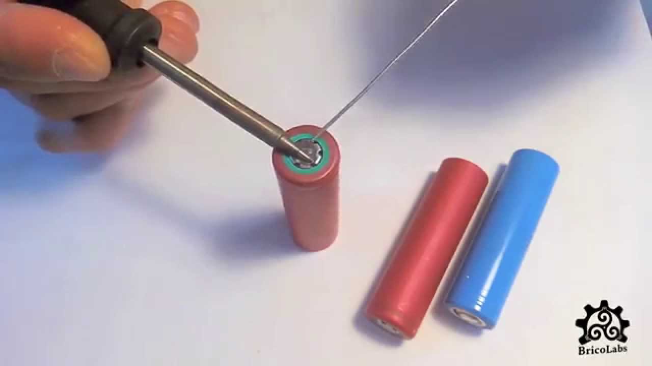 Soldering contact in 18650 battery - YouTube