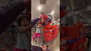 Chloe Immediately Got Excited After Seeing the Hawaiian Rolls.