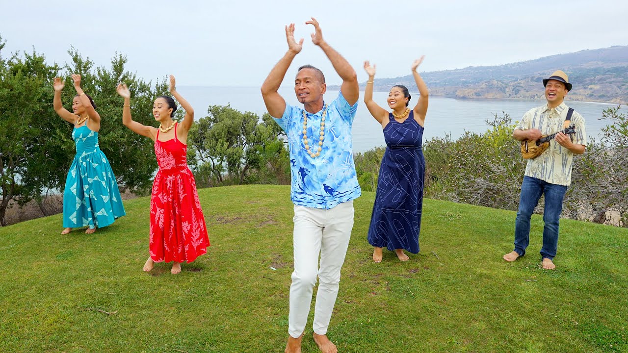 Pineapple Mango (60 sec) Daniel Ho & Halau Hula Keali'i o Nalani