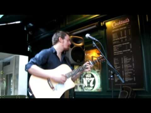 Groove Is In The Heart - Live cover - Philippe Ger...