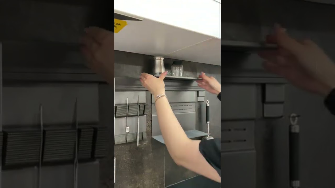 Wall mounted hanging rack