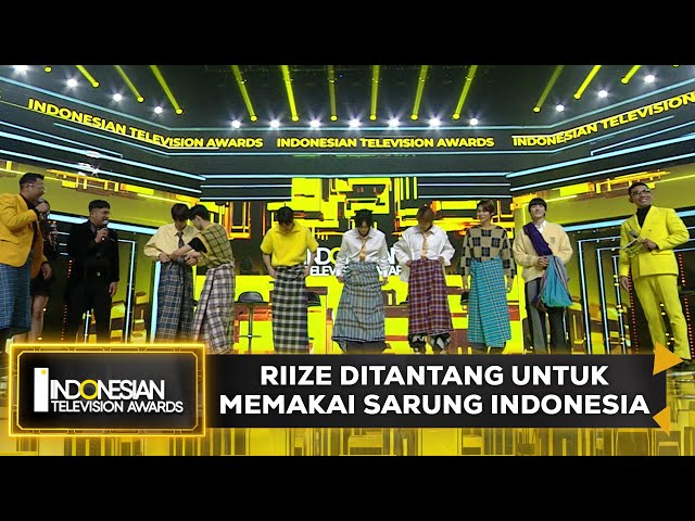 PERTAMA KALI! Riize Memakai Sarung Khas Indonesia | INDONESIAN TELEVISION AWARDS 2023 class=