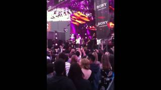 Kendrick Lamar Performs Poetic Justice Live