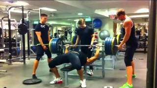 Ako Rahim, Videoblogg 47, Bänkpress Maxning