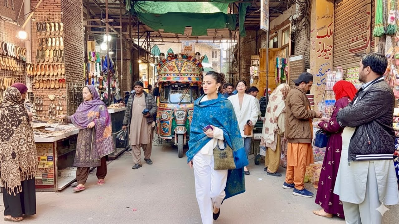 Пешеходная экскурсия по Делийским воротам в Лахоре 🇵🇰 | Реальная жизнь в Пакистане 4K