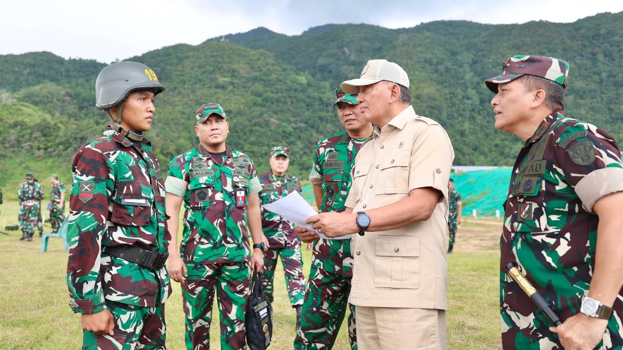 Menhan Sjafrie Sjamsoeddin, melaksanakan kunjungan kerja ke Rindam Iskandar Muda (IM) di Aceh.