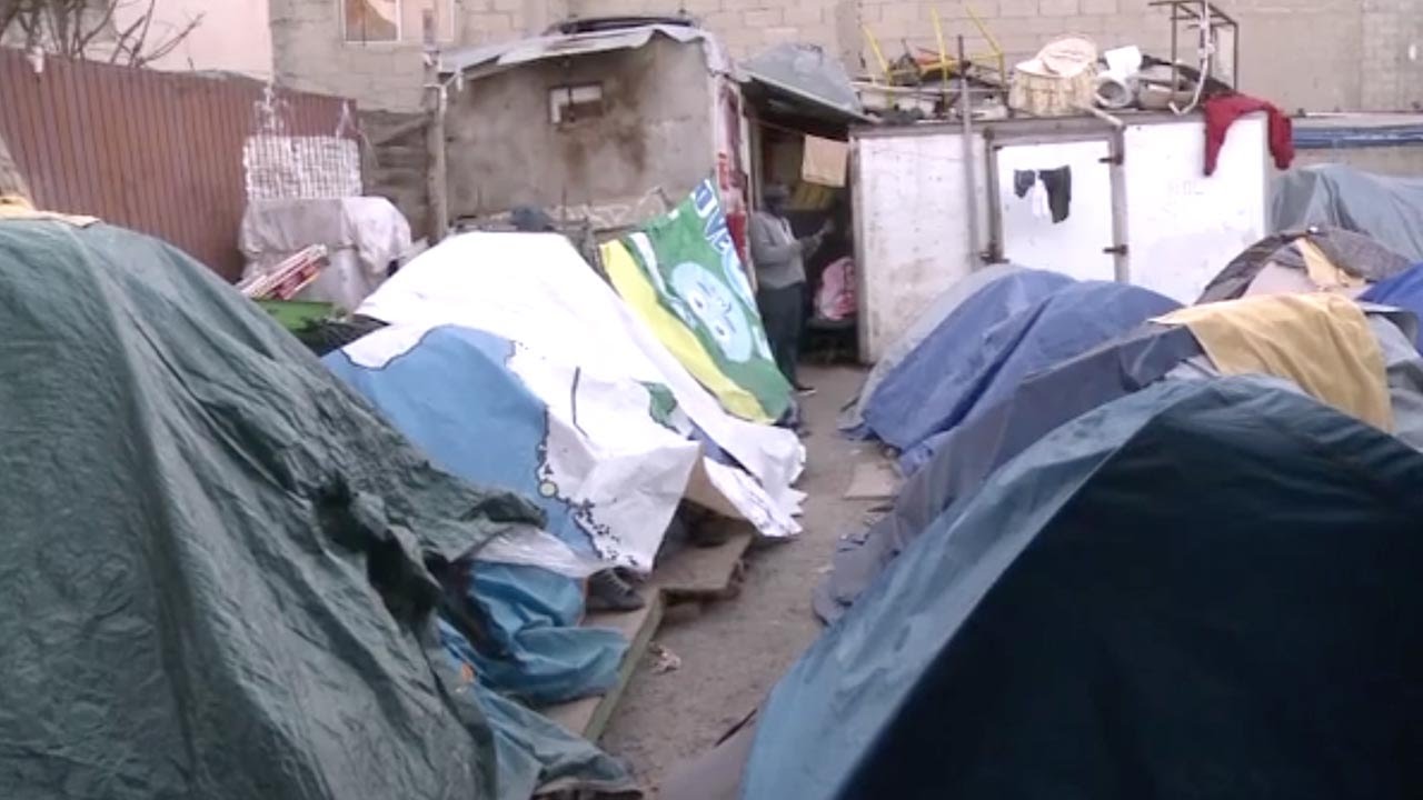 Migrant shelters near USMexico border under pressure YouTube