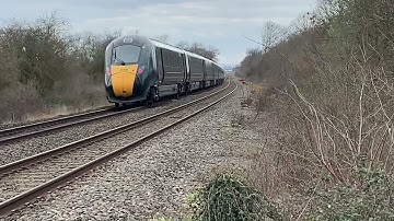 2 GWR Class 800’s at a foot crossing in Worcestershire