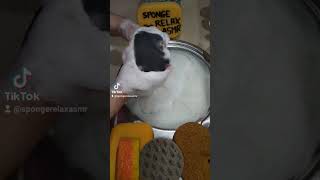 muchas espuma y enjuague con mi nueva esponja black🖤 #asmr #spongerinse #asmrsponge #soap #fizzysuds