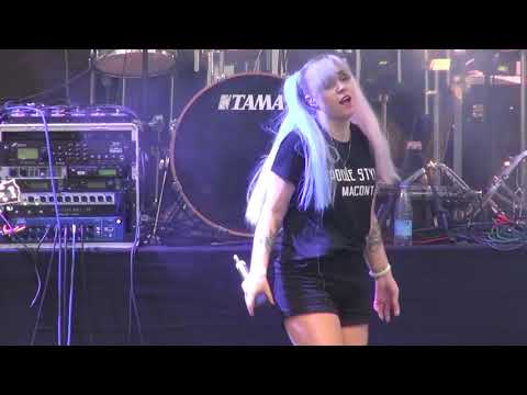 MACONT - Девочка В Чёрном