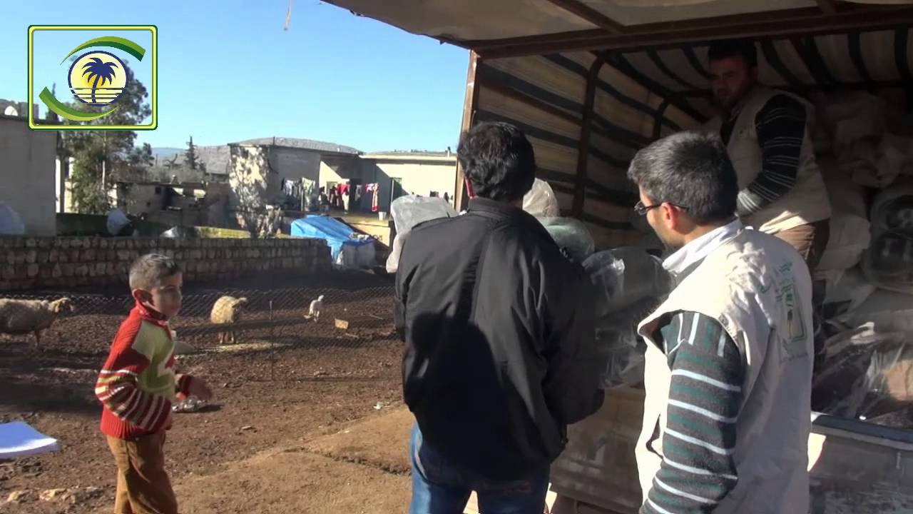 منادي الخير-توزيع البطانيات في ريف حماة الشمالي (بلدة شهرناز)-سوريا24-12-2014
