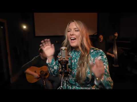 Caroline Marquard - Train of Thought (From Switzerland to East Nashville Live Acoustic Video)