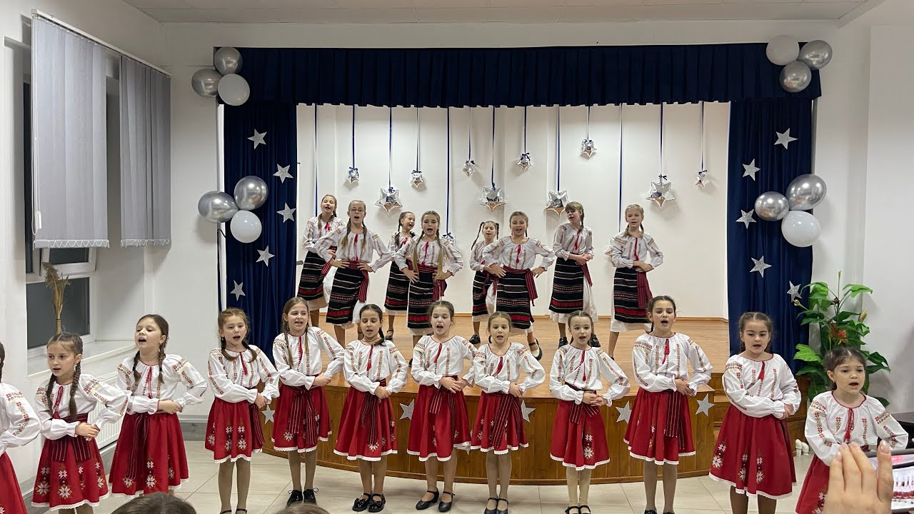 PURTATA- clasa a 2 -a și a 4 -a - Complexul Educațional Trușeni 