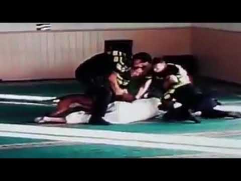 الشرطة الهولندية تستعمل الكلاب لاعتقال شخص داخل مسجد مغربي