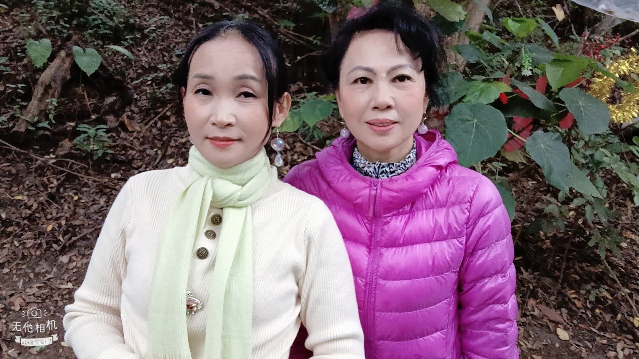 「小白兔唱歌频道」正在山上直播