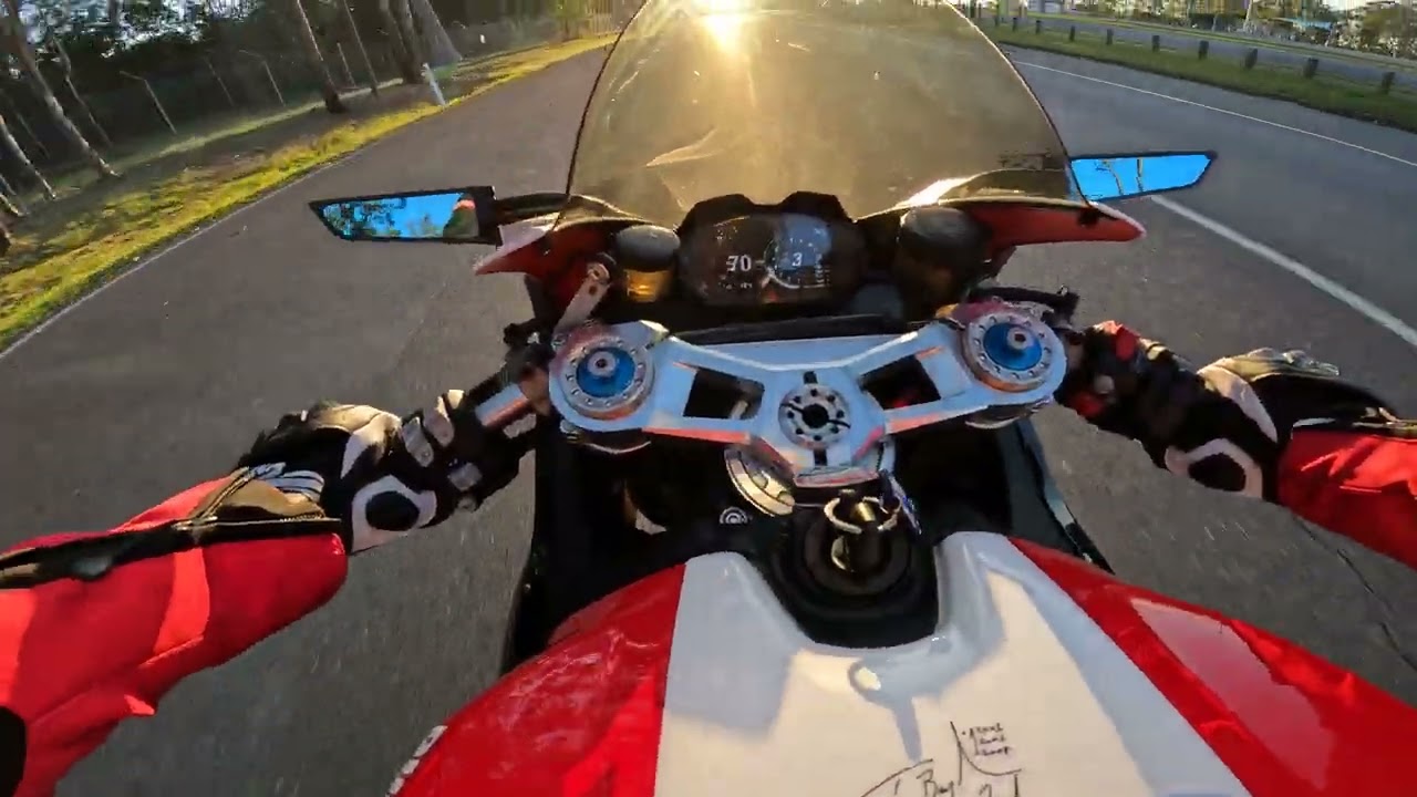 2022 Ducati Panigale V2 Bayliss edition - 5am Sunday morning ride to work 4K UHD version
