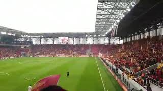 Gürsel Aksel’de hayran bırakan üçlü.