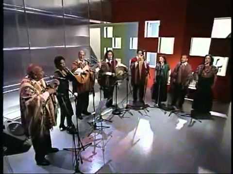 Eugenia León y Los Folkloristas  La Paloma