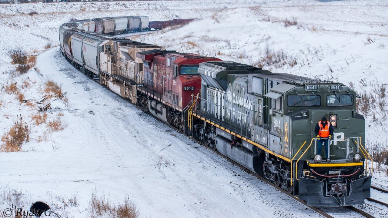 2 Military Units on One Train :: Red Deer Sub