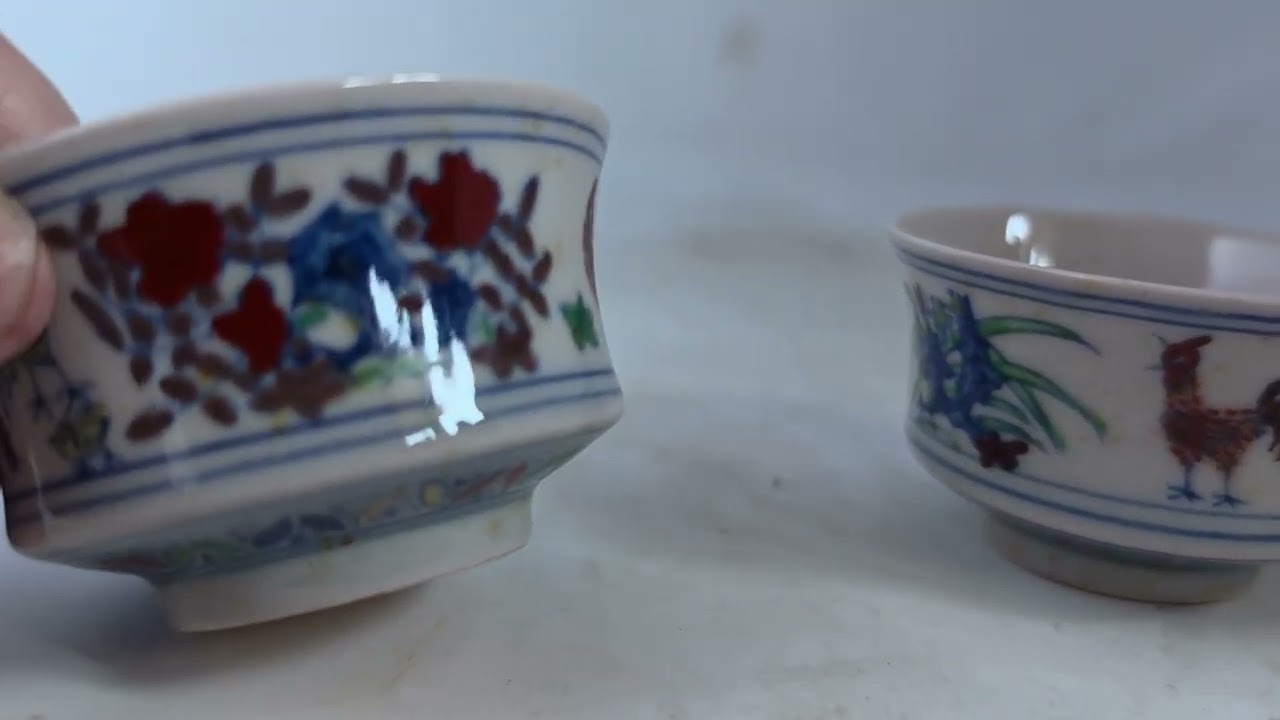 一對明成鬥彩茶杯一對A Pair of Doucai Cheking Cups, Ming Dynasty