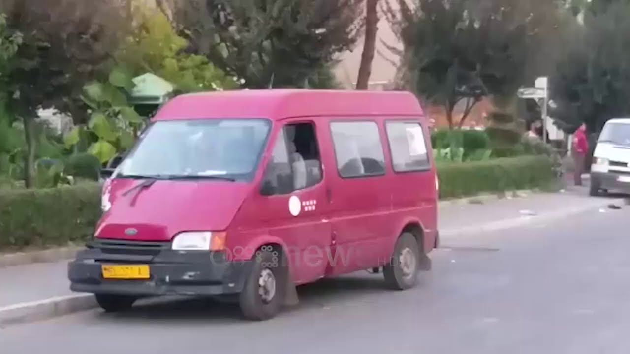 Ora News - Elbasan, përplasen dy frugona në kryqëzim