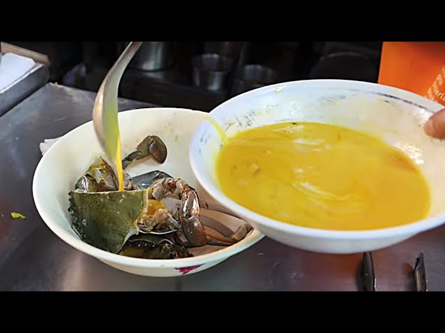 Taiwanese Street Food - LIVE CRAB Fried in Egg Batter | Travel Thirsty