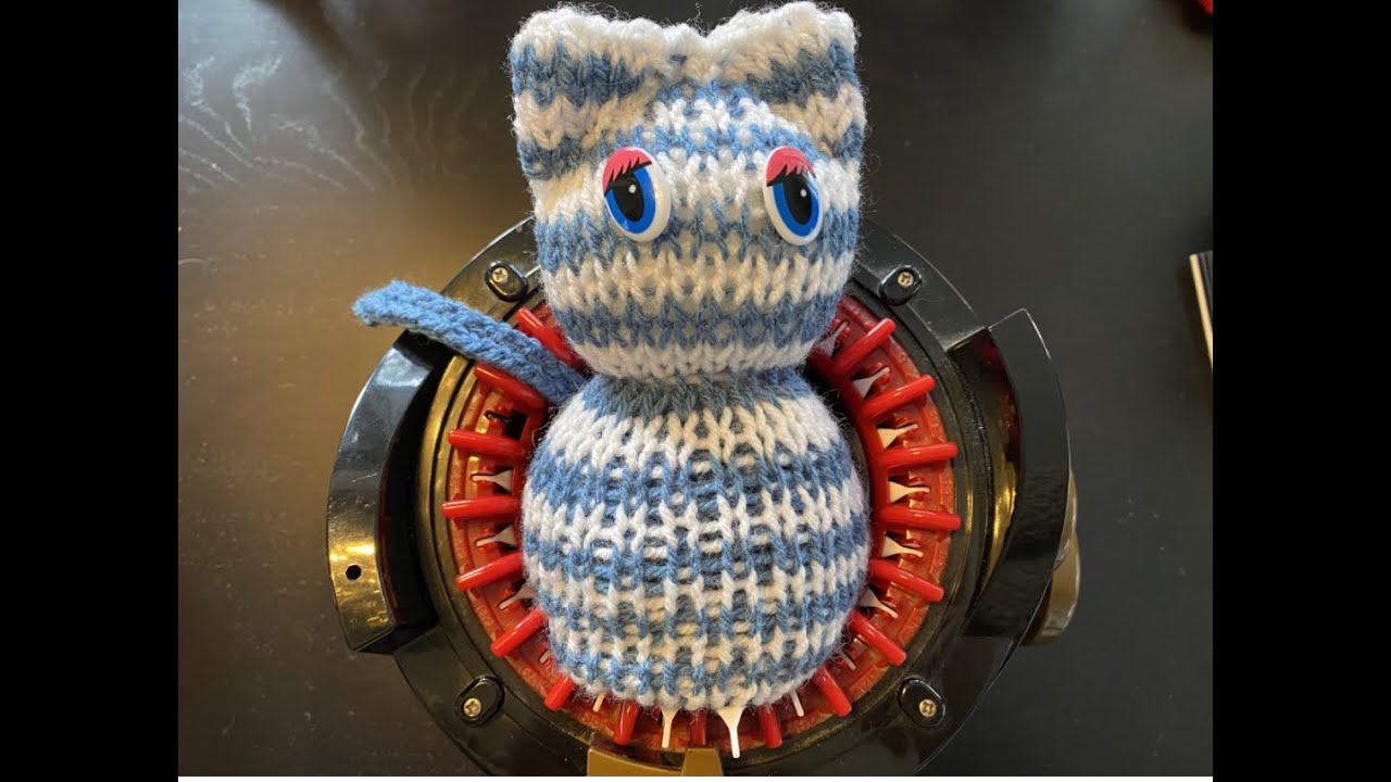 Free 1 hour Make your own topsy turvy doll with your circular knitting machine workshop.