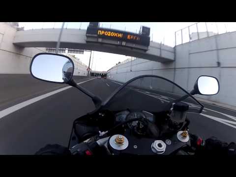 Yamaha R1 (2007) cruising