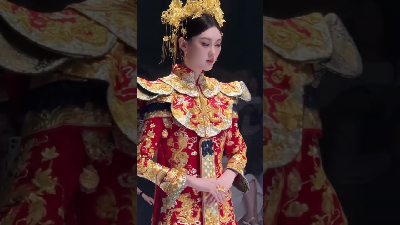 A million-dollar pure gold phoenix crown and a million-dollar Mulan wedding dress!