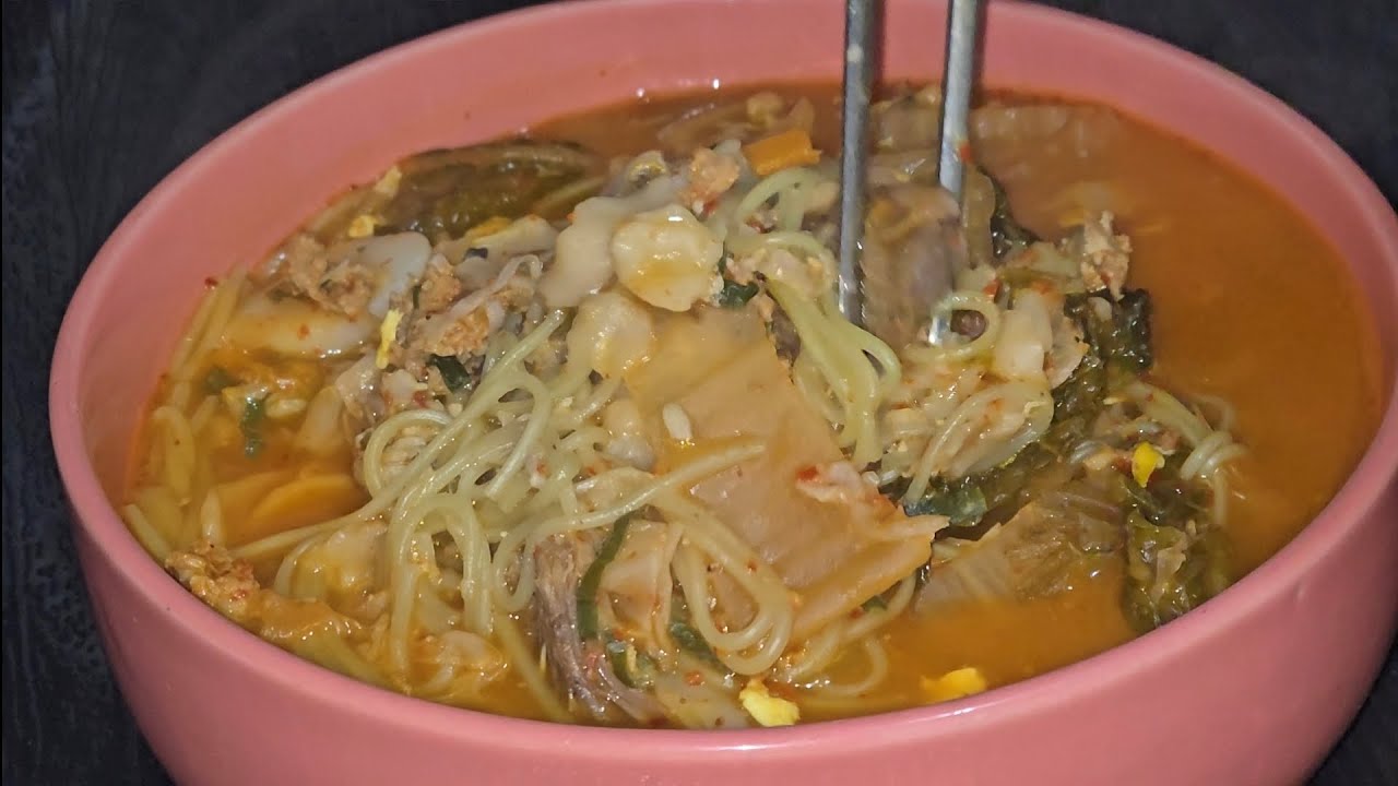 한그릇밥 : 터진만두김치국수